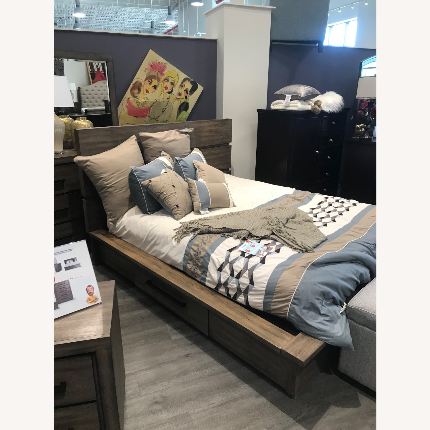 Elegant Queen Size Bed and Drawer Set - image-0