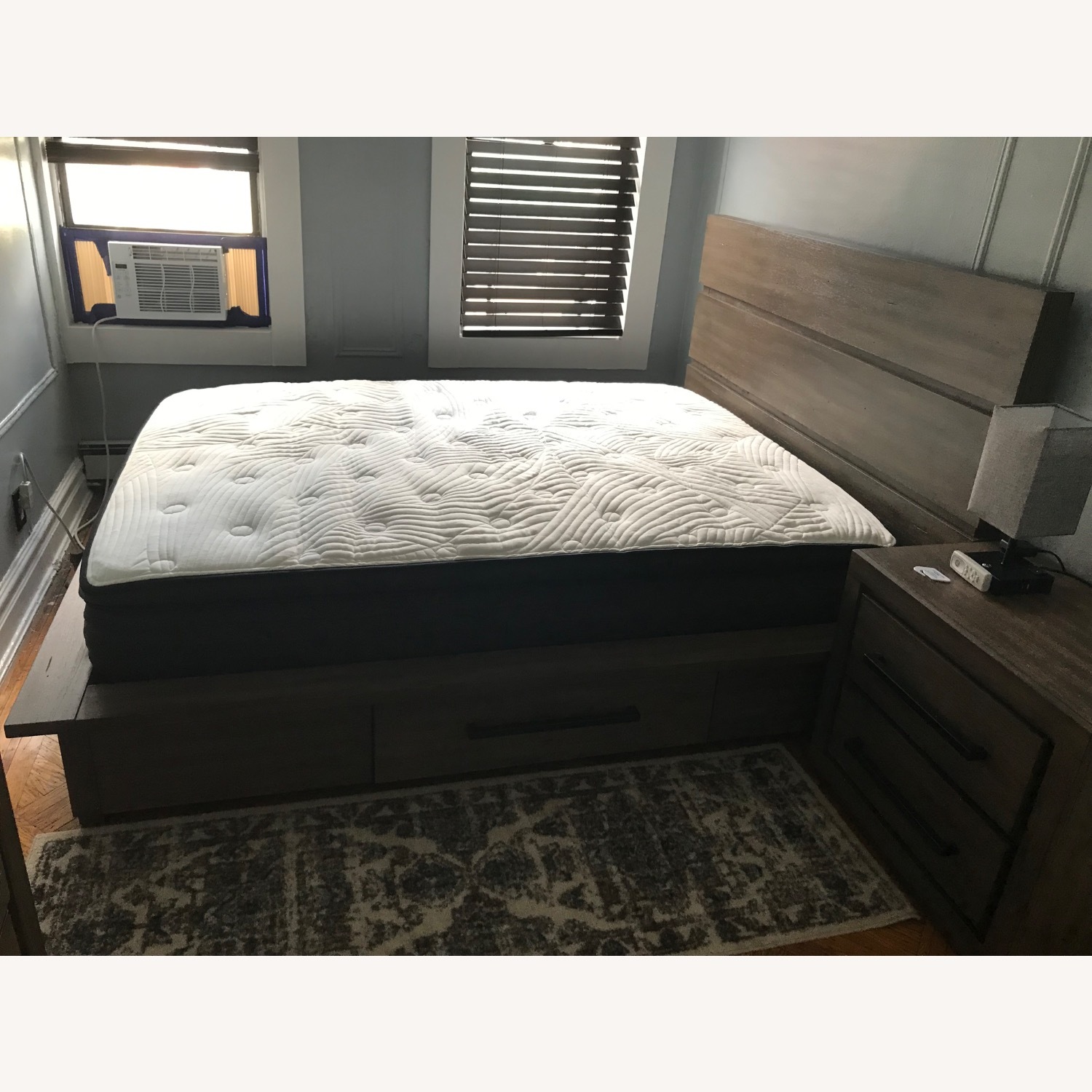 Elegant Queen Size Bed and Drawer Set - image-2