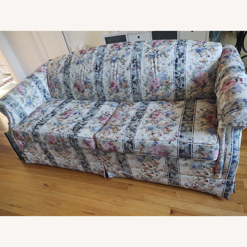 Used Cottage Style Sleeper Sofa for sale on AptDeco