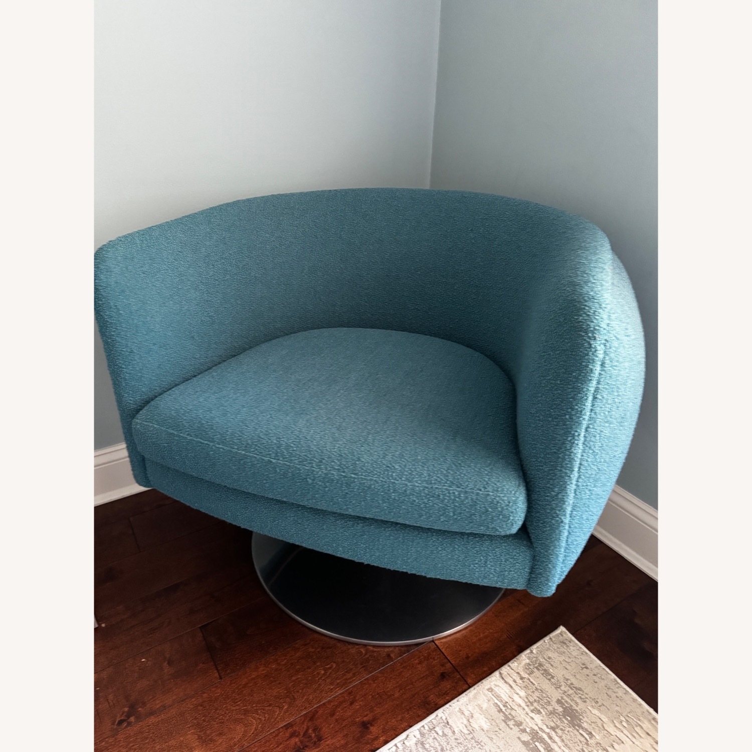 Knoll D'Urso Swivel Chair by Joseph Paul D'Urso - image-2