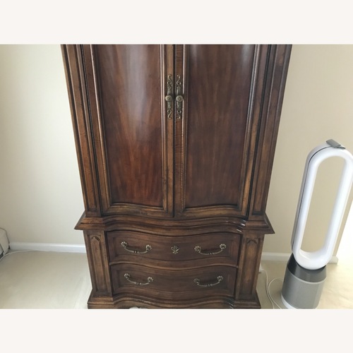 Used Wardrobe  for sale on AptDeco