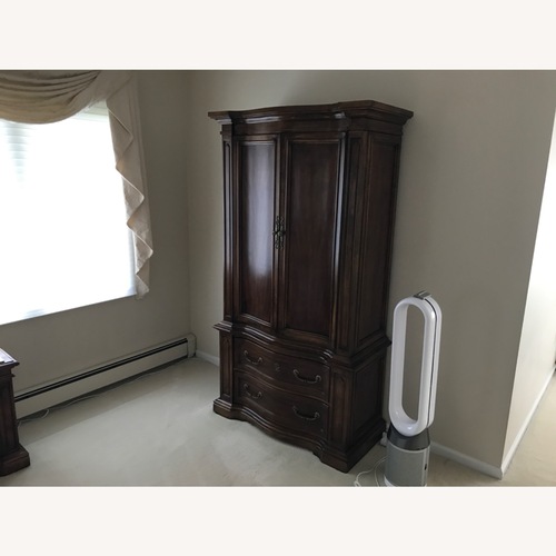 Used Wardrobe  for sale on AptDeco