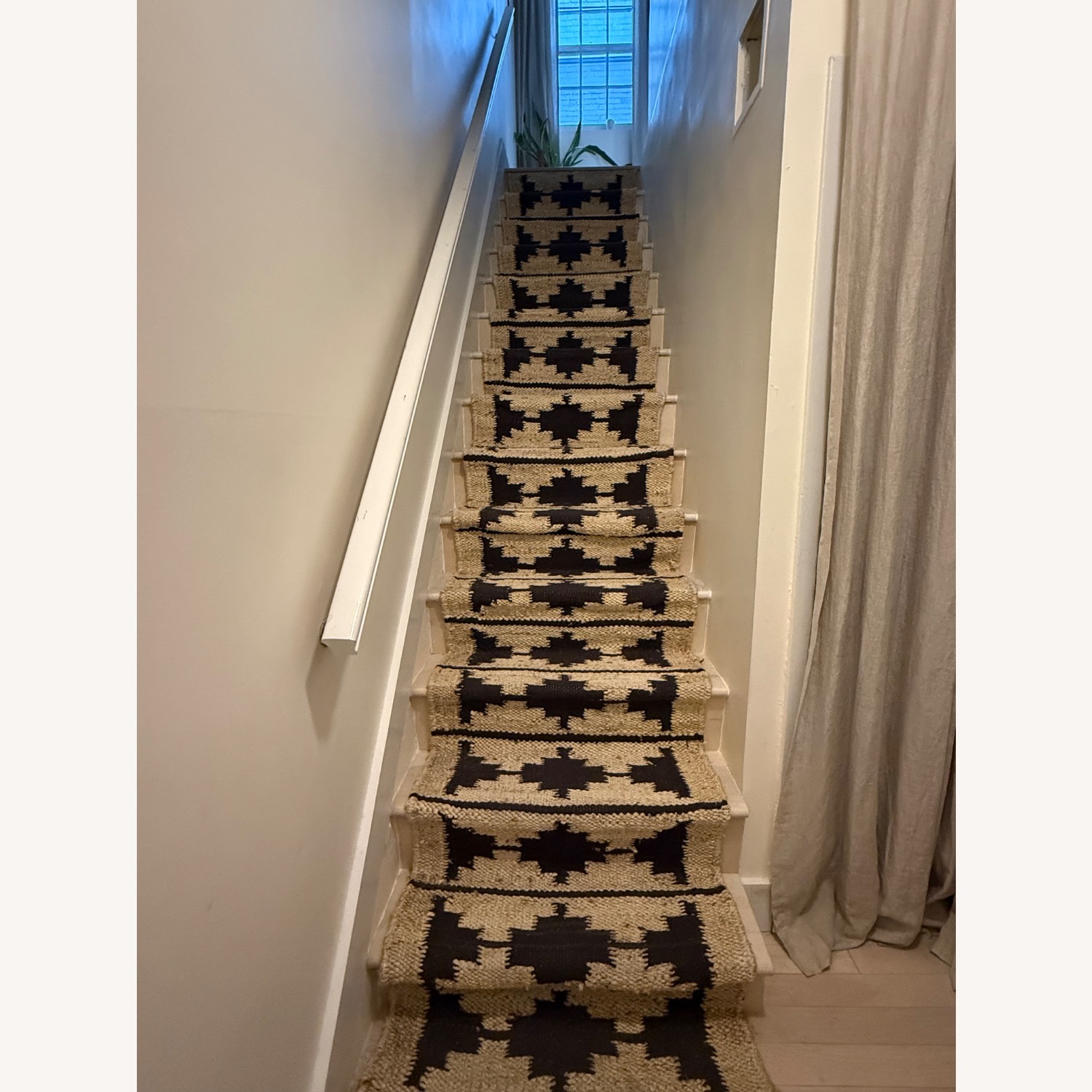 Rejuvenation Bowen 2.5’ x 24’ Jute Runner - image-2