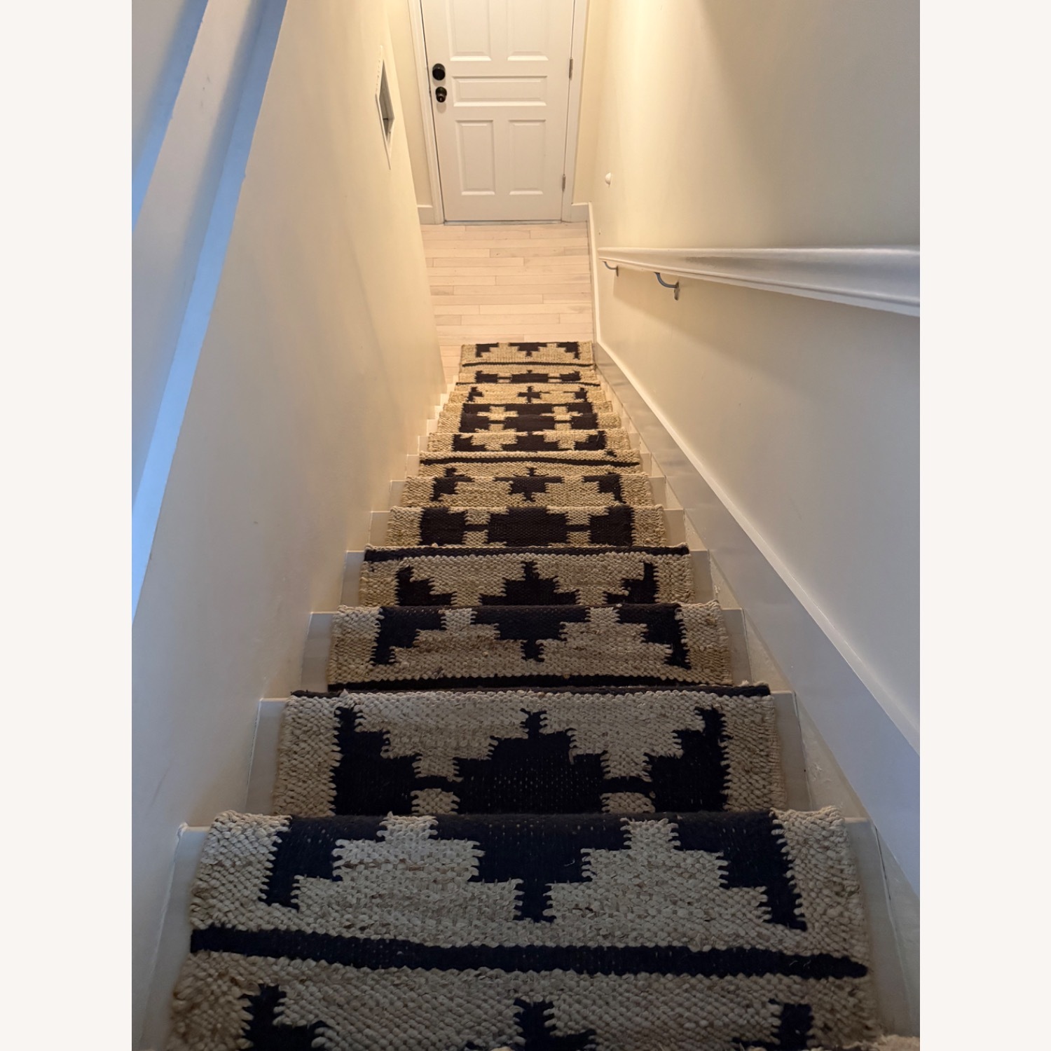 Rejuvenation Bowen 2.5’ x 24’ Jute Runner - image-4