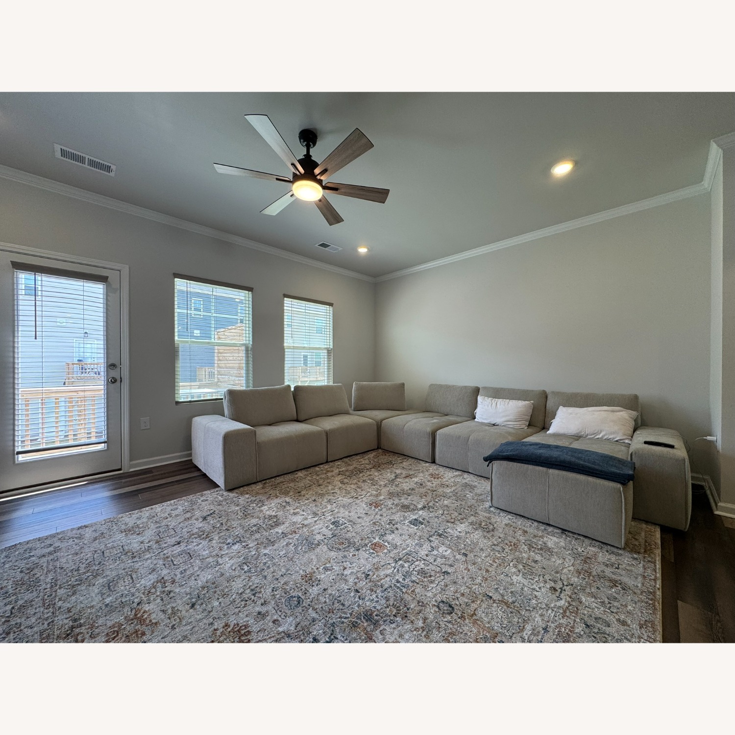 Laney 7 Pc Right Chaise Sectional - image-1