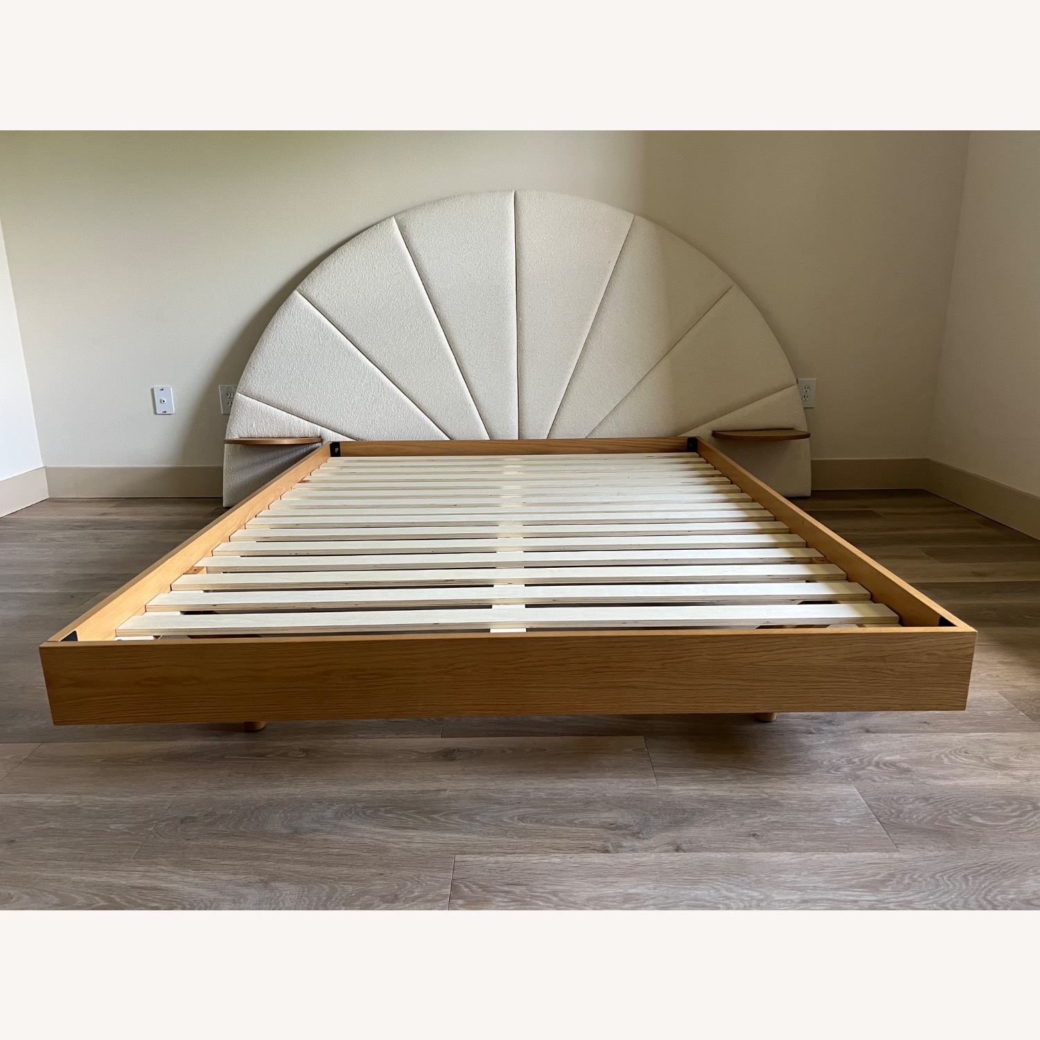 Article Basi Queen Oak Bedframe - image-2