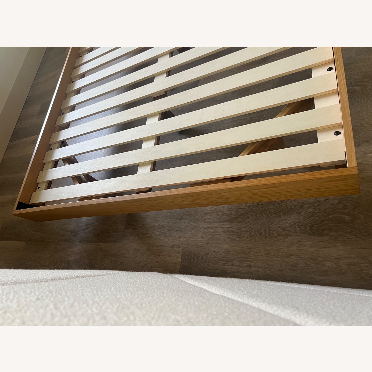 Article Basi Queen Oak Bedframe - image-4