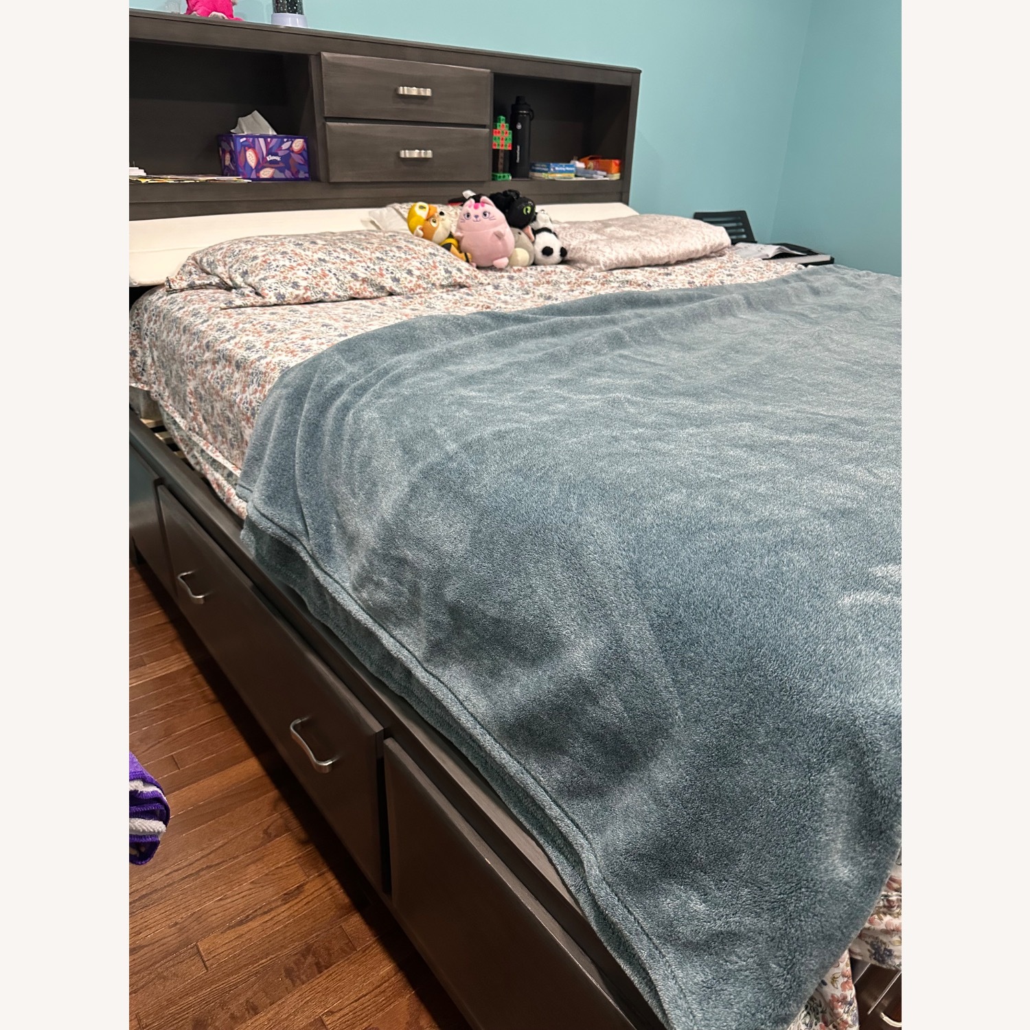 Coleman Catibrook Gray Bookcase King Storage Panel Bed - image-2