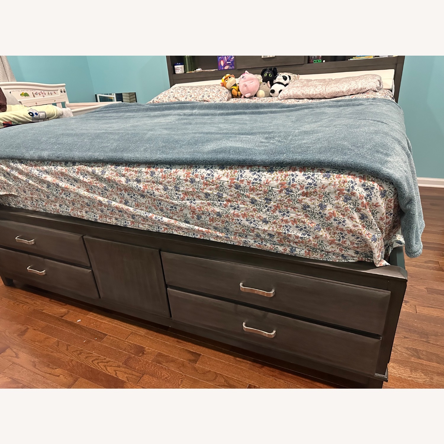 Coleman Catibrook Gray Bookcase King Storage Panel Bed - image-4