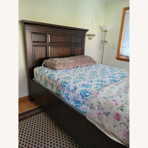 Used Queen Bed for sale on AptDeco