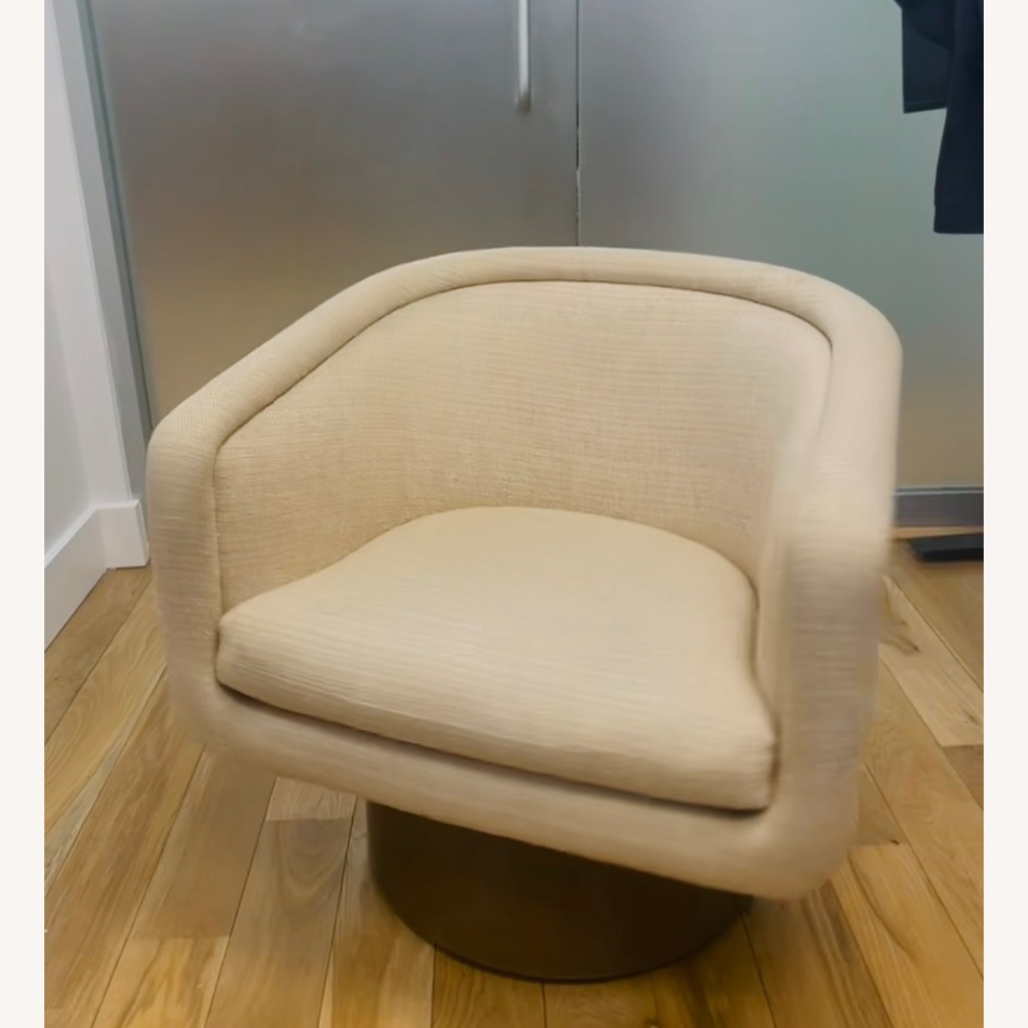 Leon Rosen 1970’s Swivel Armchair - image-7