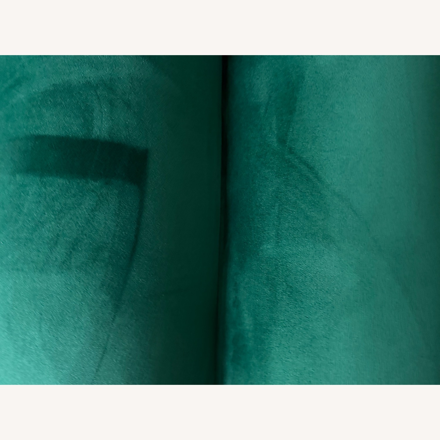 Green conversation. - image-3