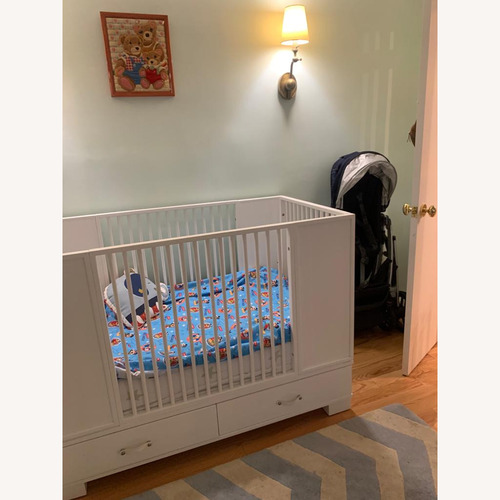 Used Duc Duc Morgan Crib (With Two Drawers) for sale on AptDeco