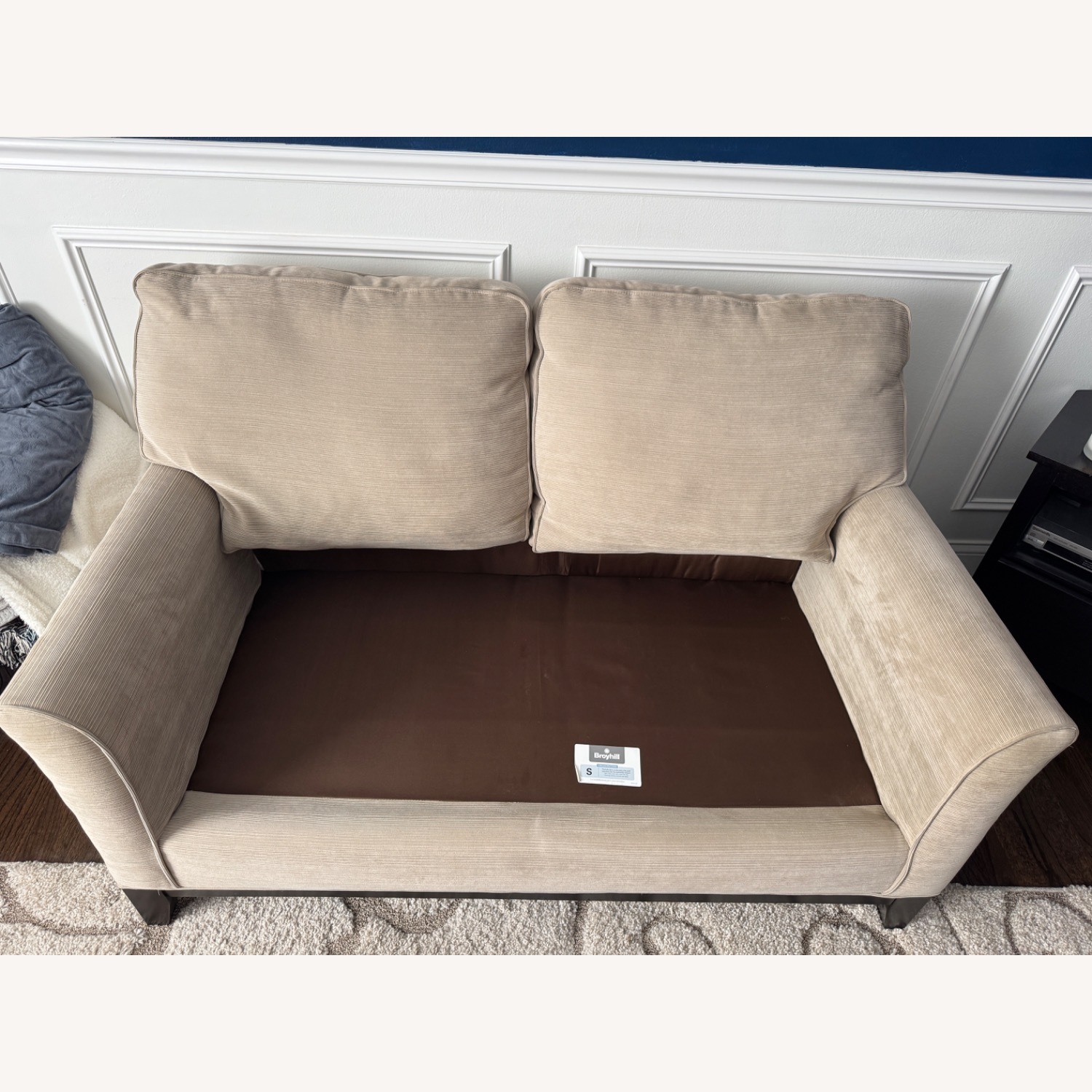 Broyhill Loveseat - image-3