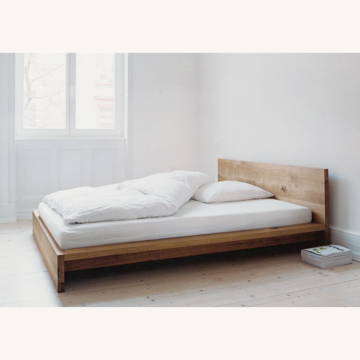 Mid-Century Modern E15 Mo Bed (Queen) - image-4