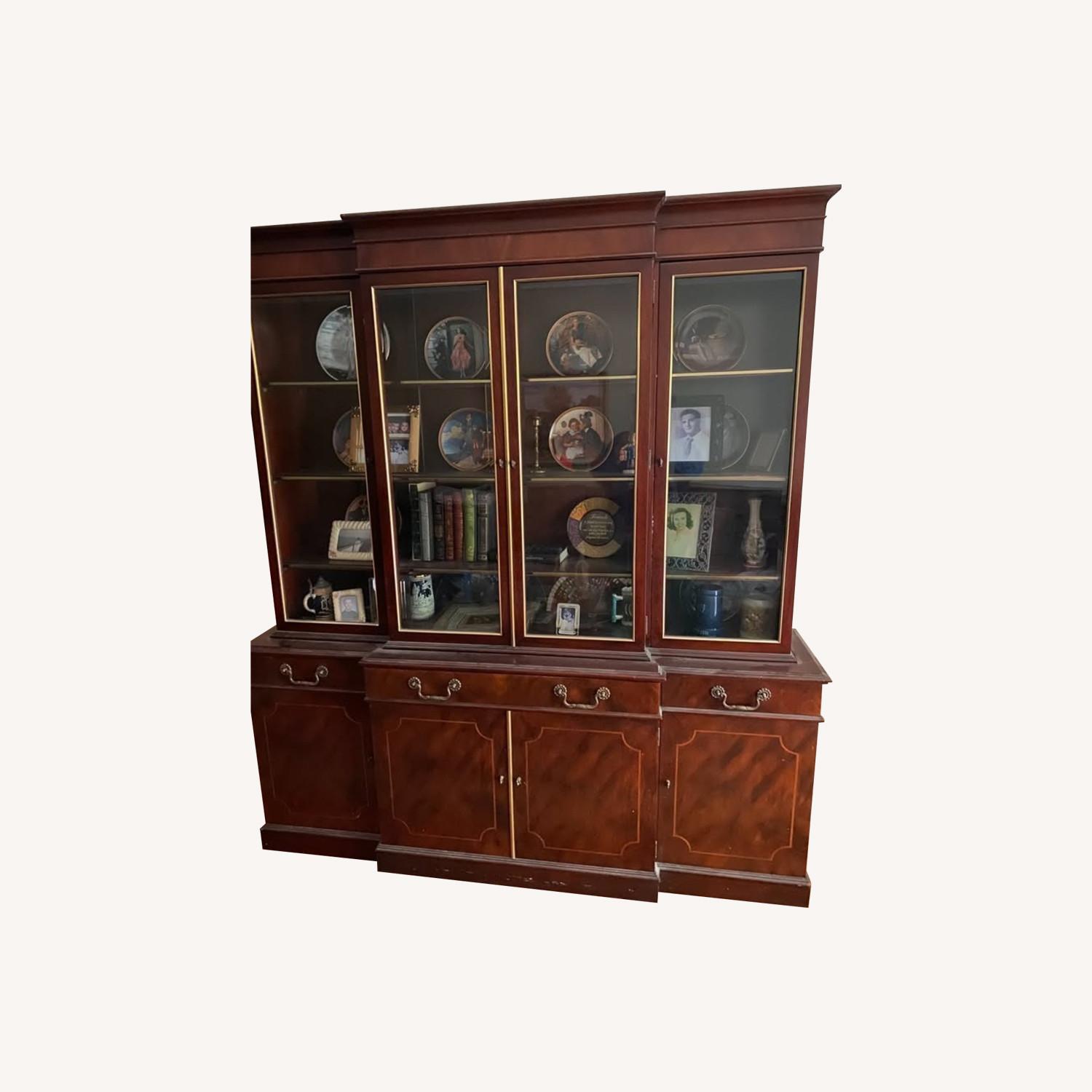 China cabinet/Curio Cabinet - image-0