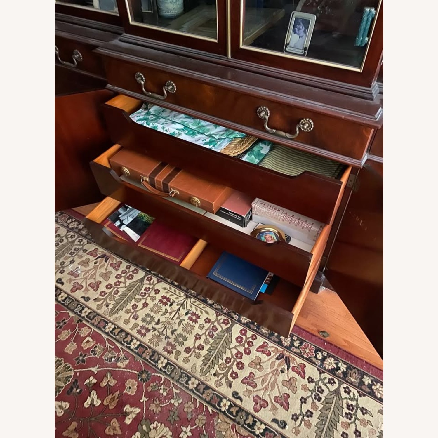 China cabinet/Curio Cabinet - image-6