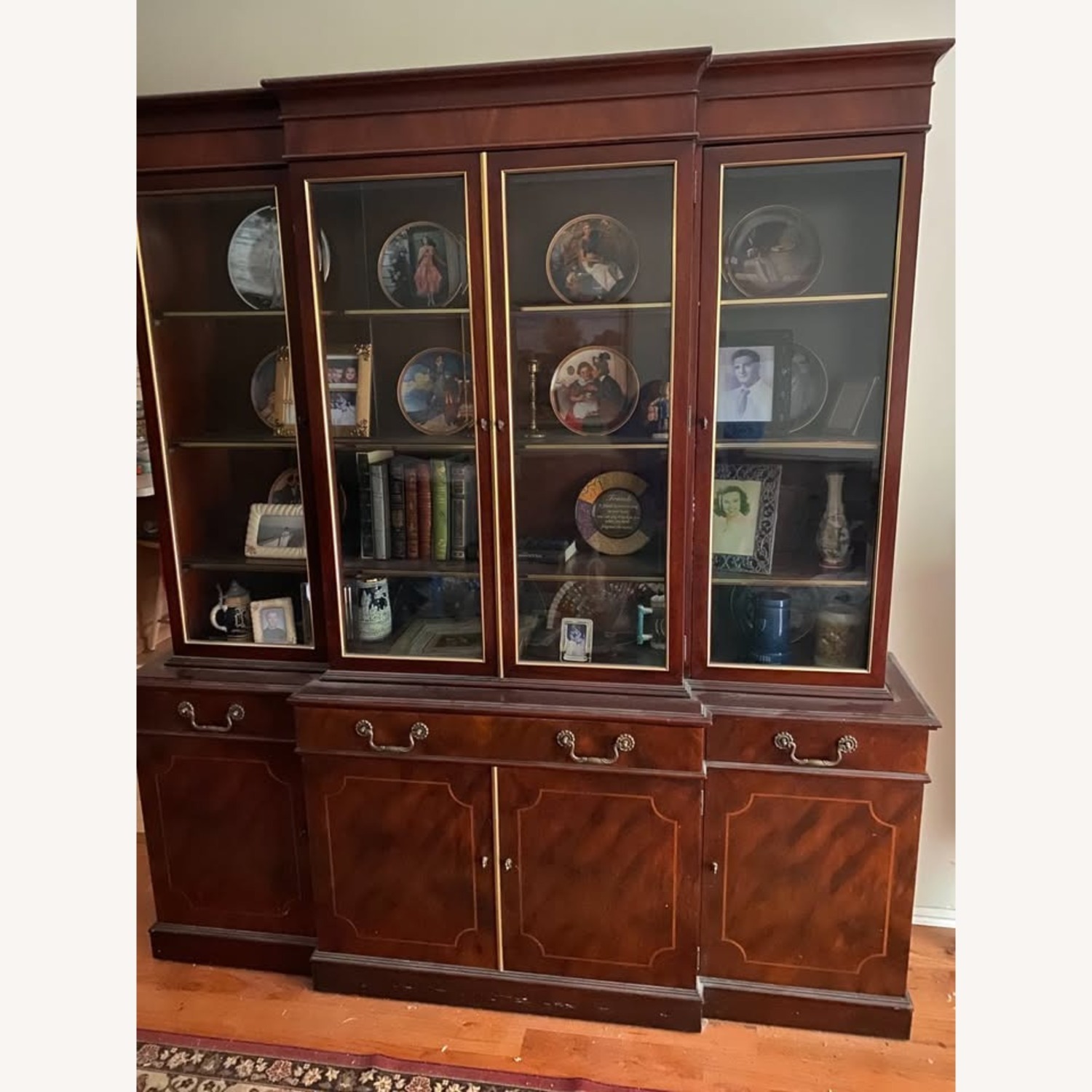 China cabinet/Curio Cabinet - image-1