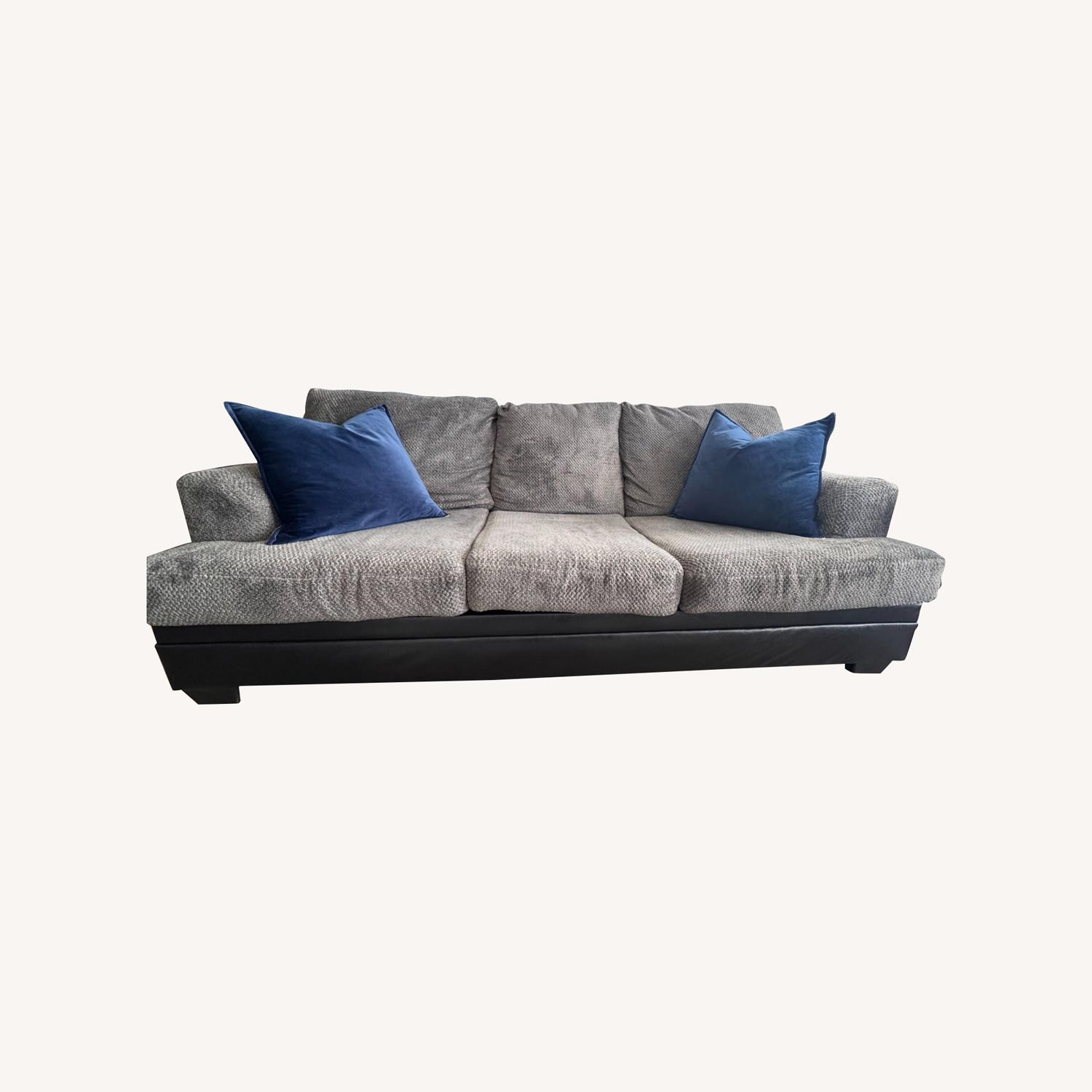 Three-seat Sofa - image-0