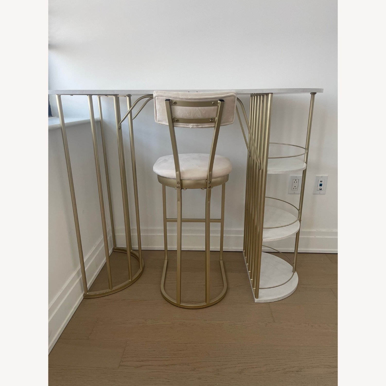 Glamour Bar Tables With Bar Stools - image-4