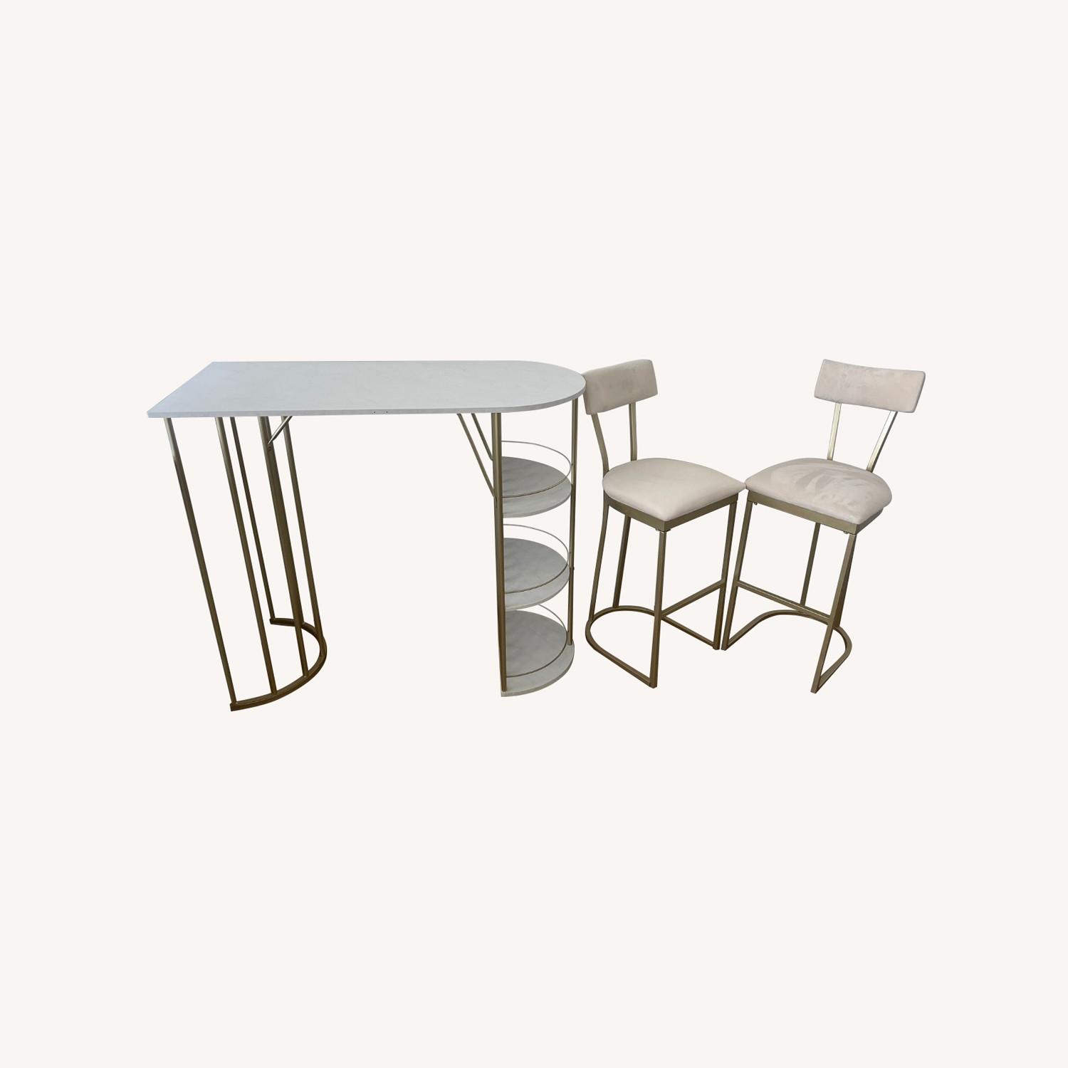 Glamour Bar Tables With Bar Stools - image-0