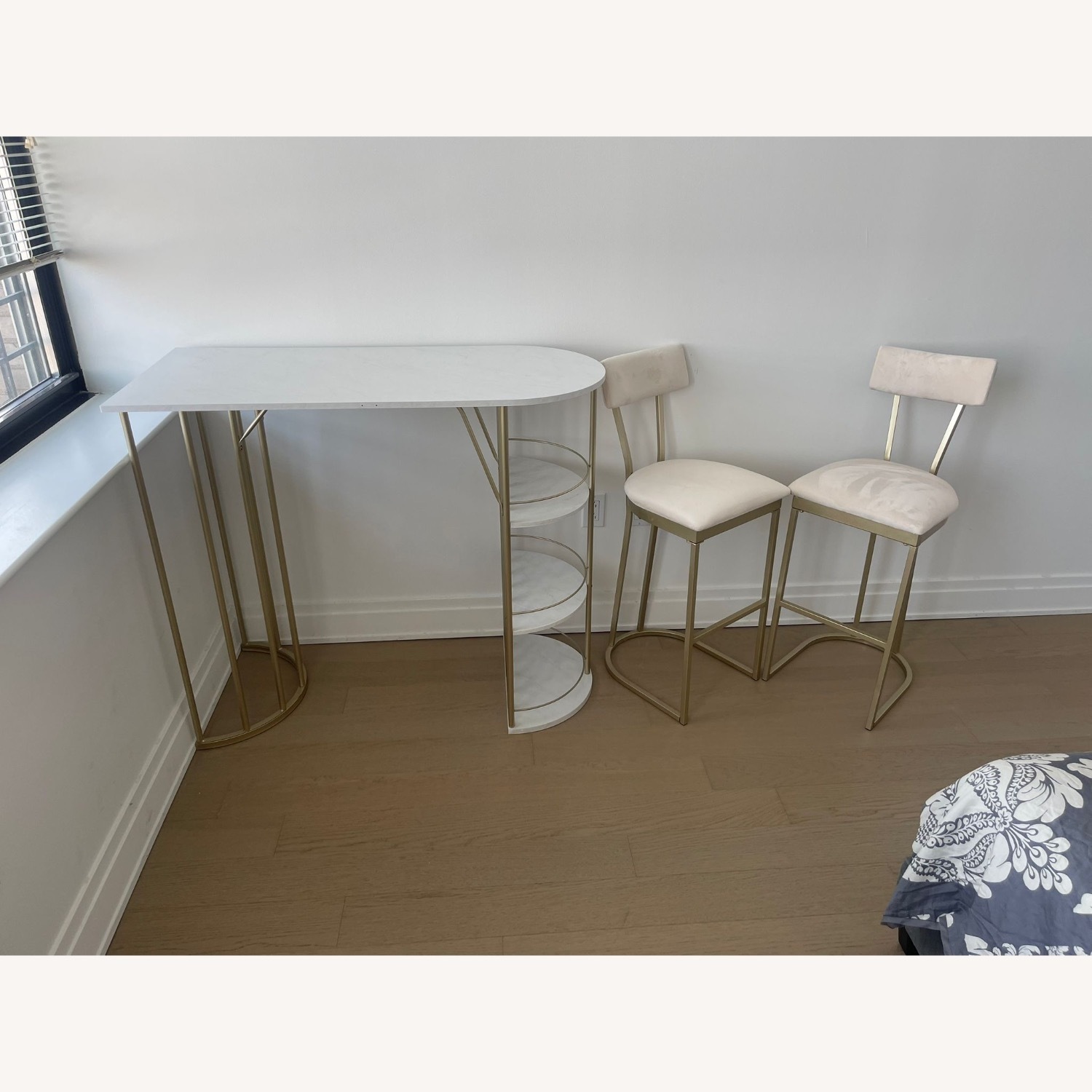 Glamour Bar Tables With Bar Stools - image-1