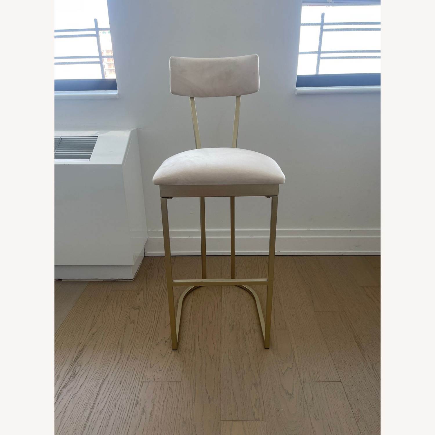 Glamour Bar Tables With Bar Stools - image-2