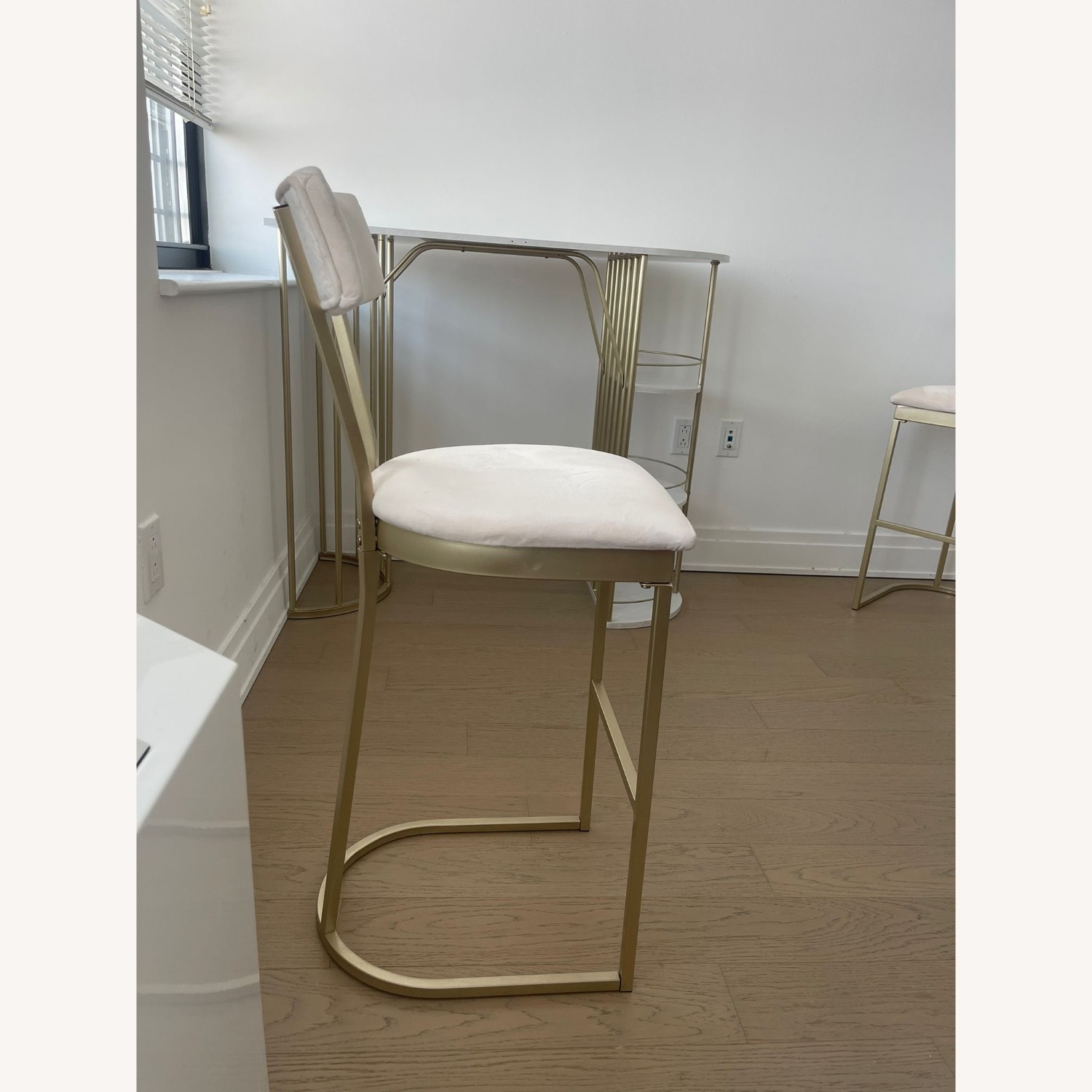 Glamour Bar Tables With Bar Stools - image-3