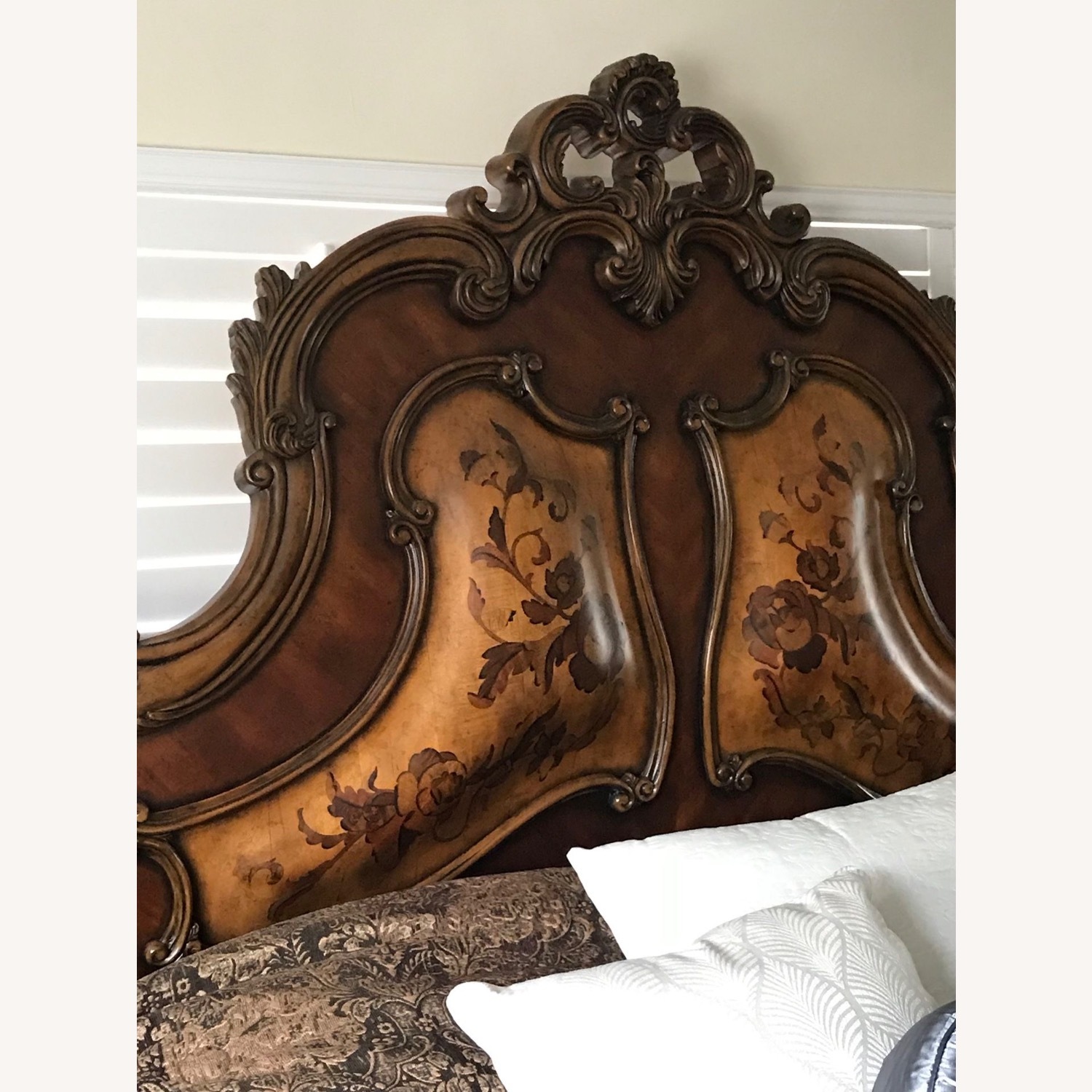 Michael Amini Palais Royale King Bedframe - image-3