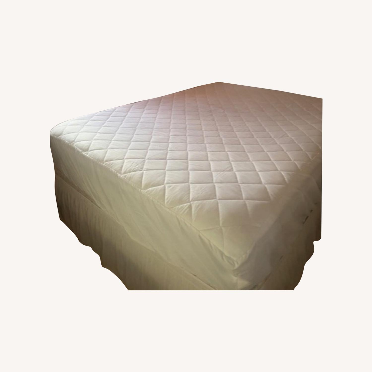 Turn-Key Queen Bed - image-0