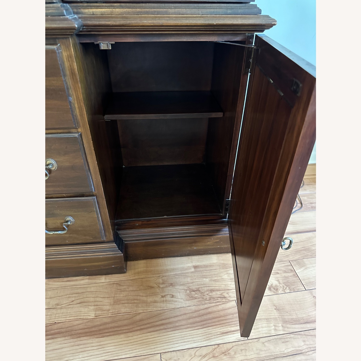 Ethan Allen Vintage Georgian Court Breakfront  - image-5