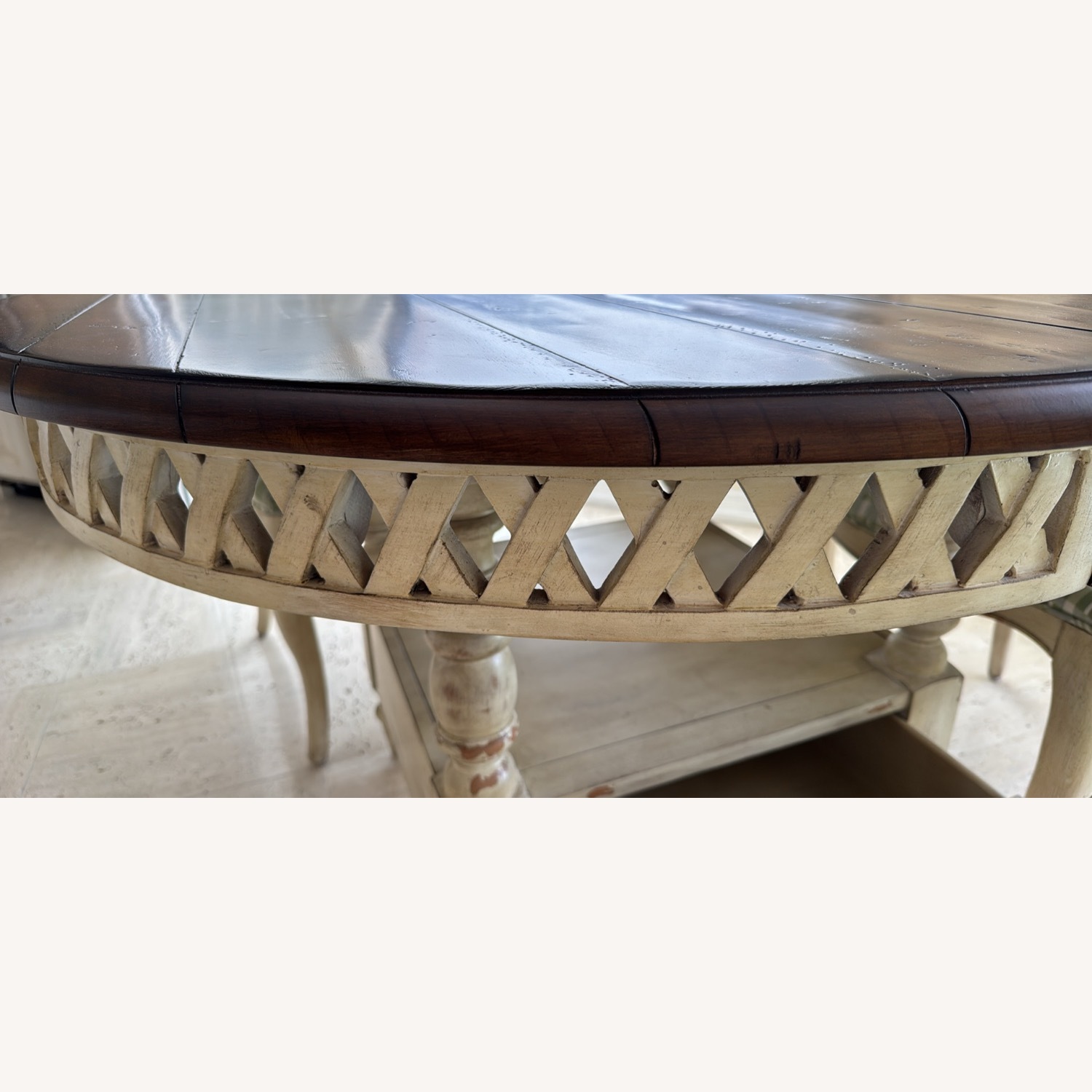 Hooker Round/Oval Dining Table W Leaf & 4 Chairs - image-3