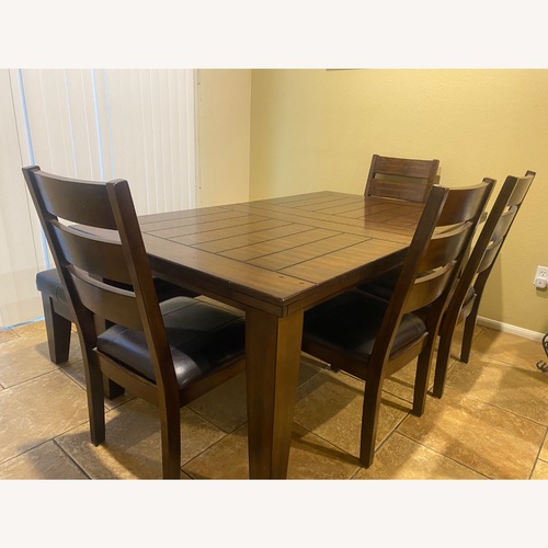 Used Dining Table Set  for sale on AptDeco