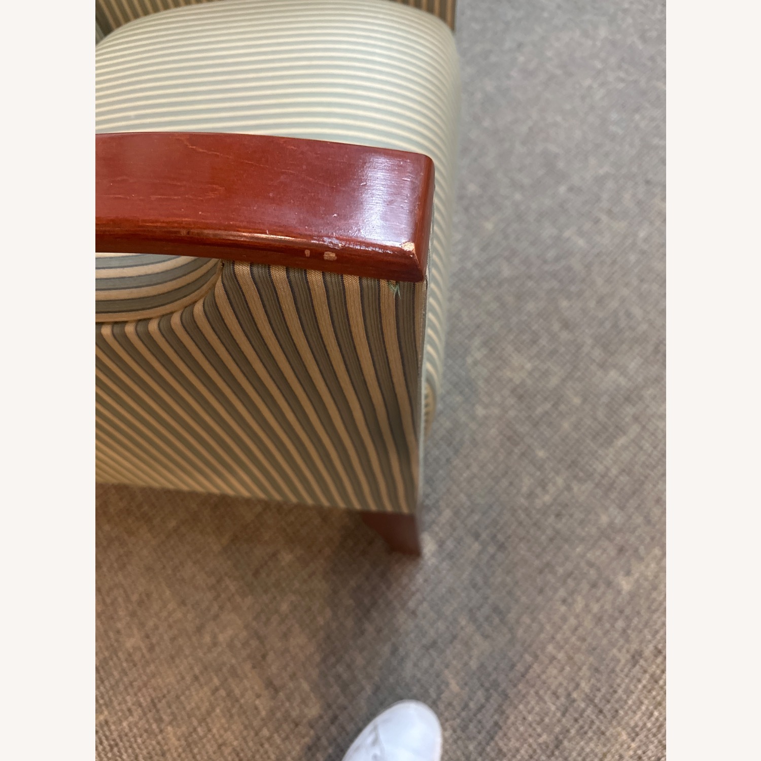 Waiting Room Chair - image-4