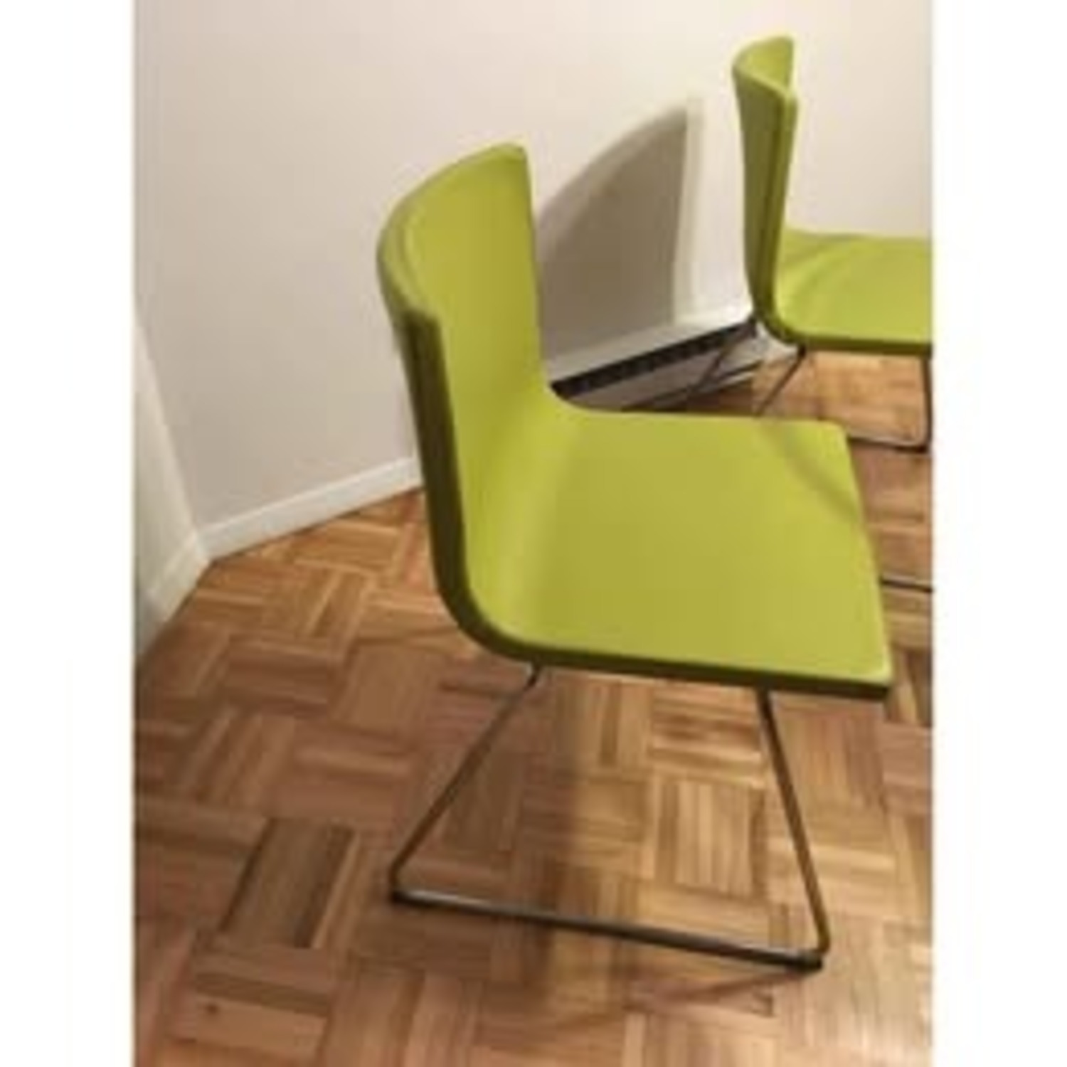 ①★美品★イケア　IKEA BERNHARD ベルナード チェア　2脚セット IKEA Bernard Pair of Green Leather Chairs - AptDeco