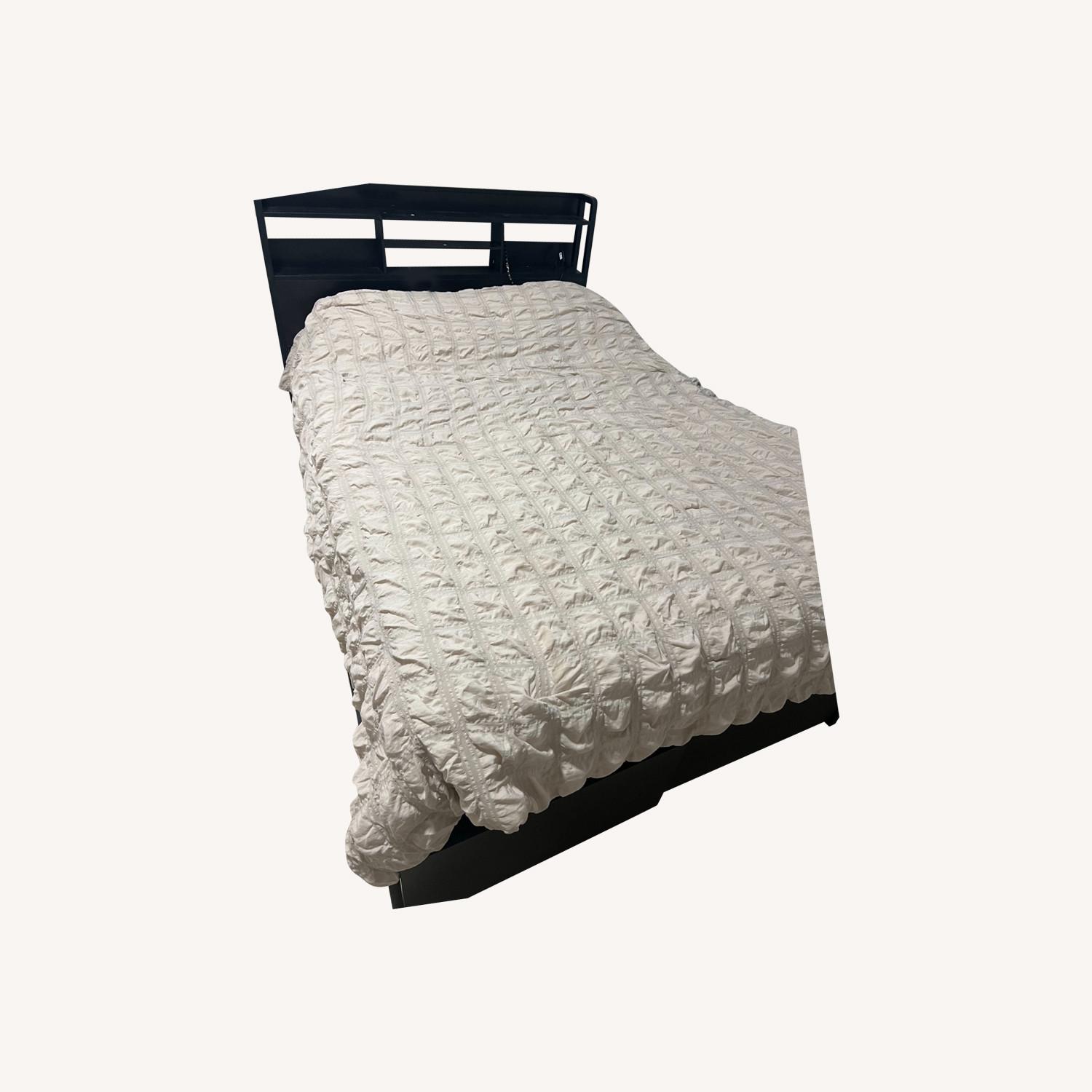 Bedframe - image-0