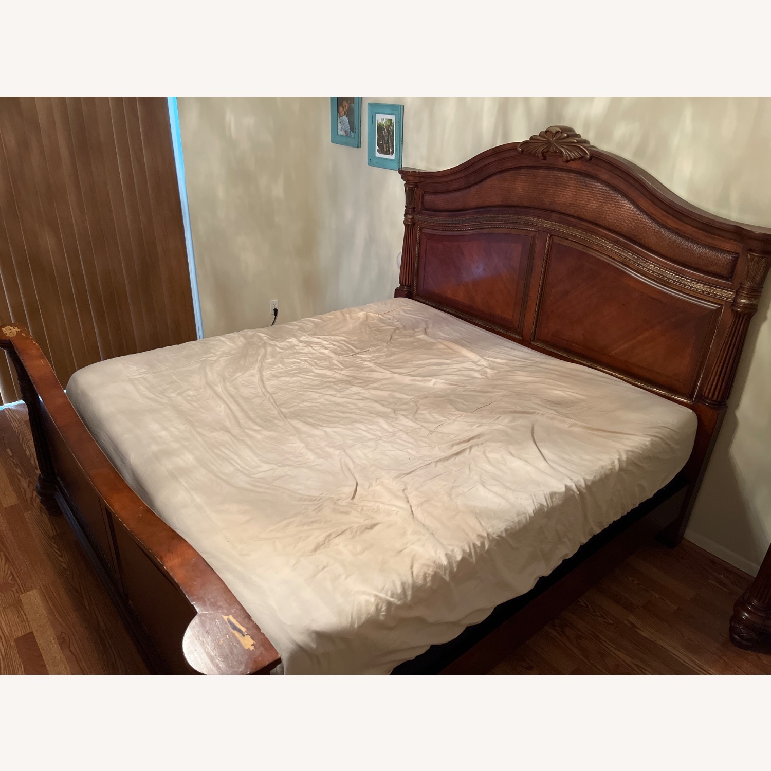 King Tommy Bahama bed - image-3