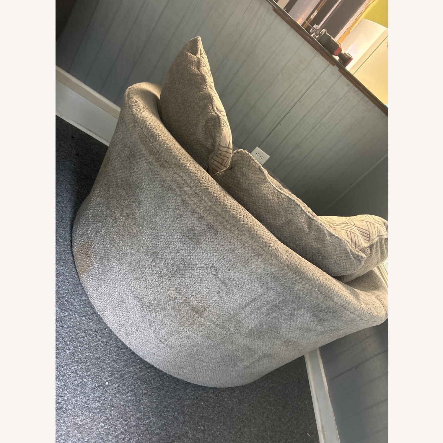 Round Chair - image-3