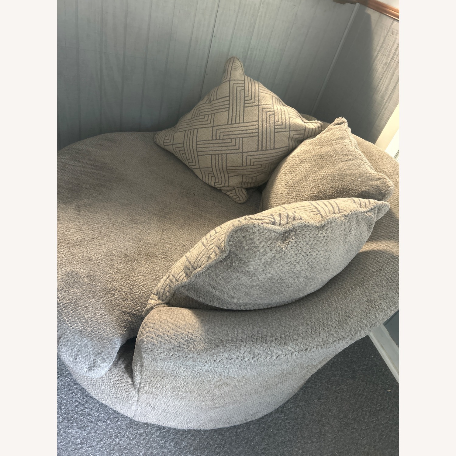 Round Chair - image-2