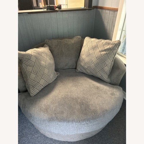 Used Round Chair for sale on AptDeco
