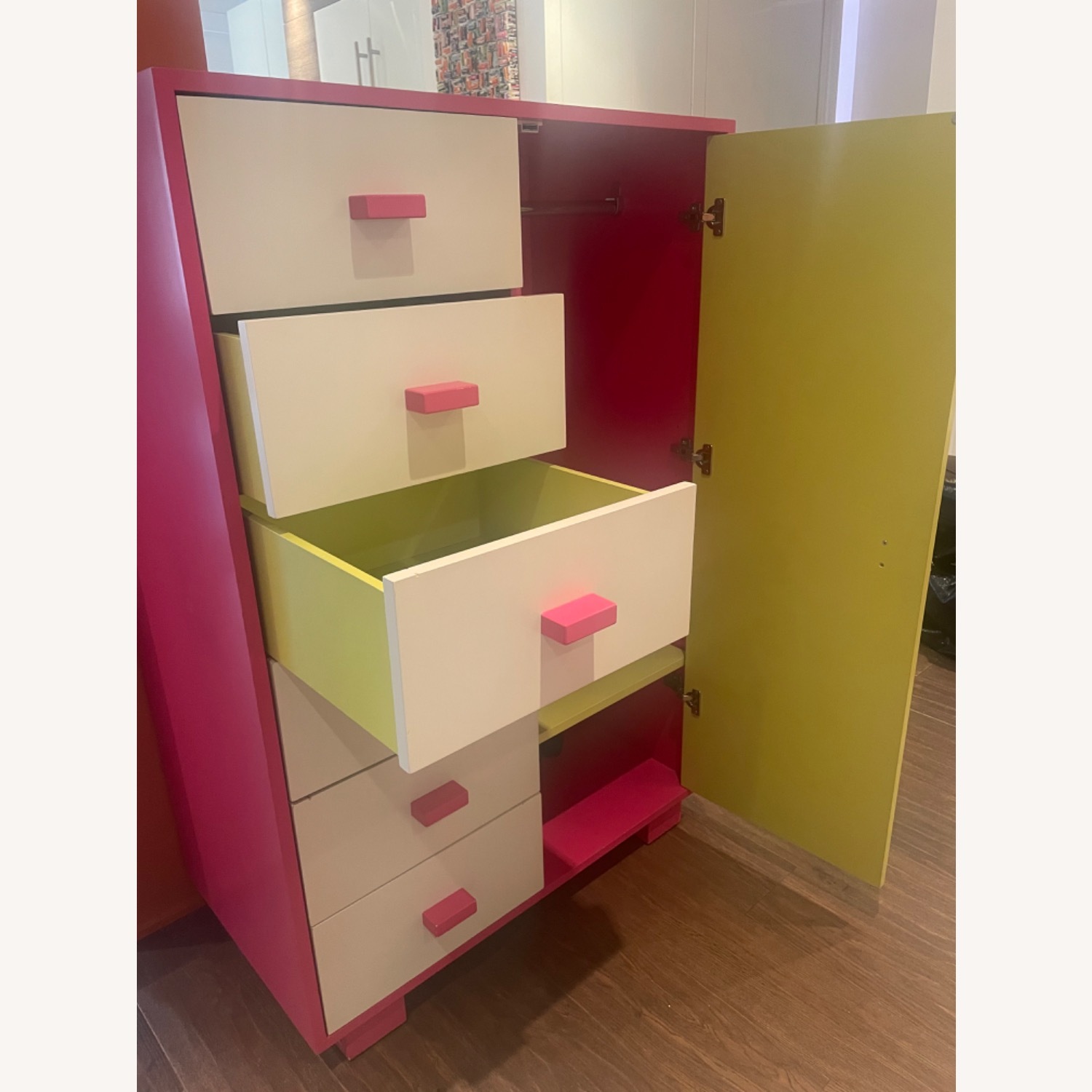 Duc Duc Armoire - AptDeco