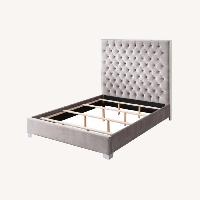 Tufted Upholstered Queen Bed