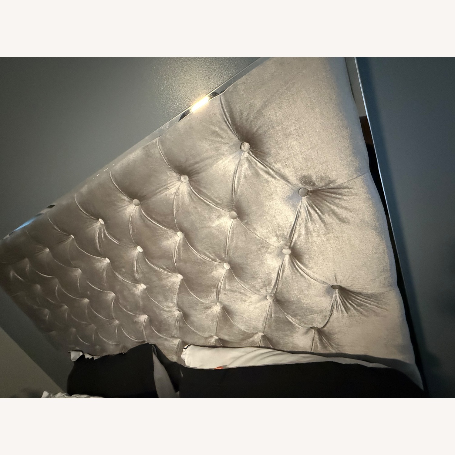 Tufted Upholstered Queen Bed - image-6