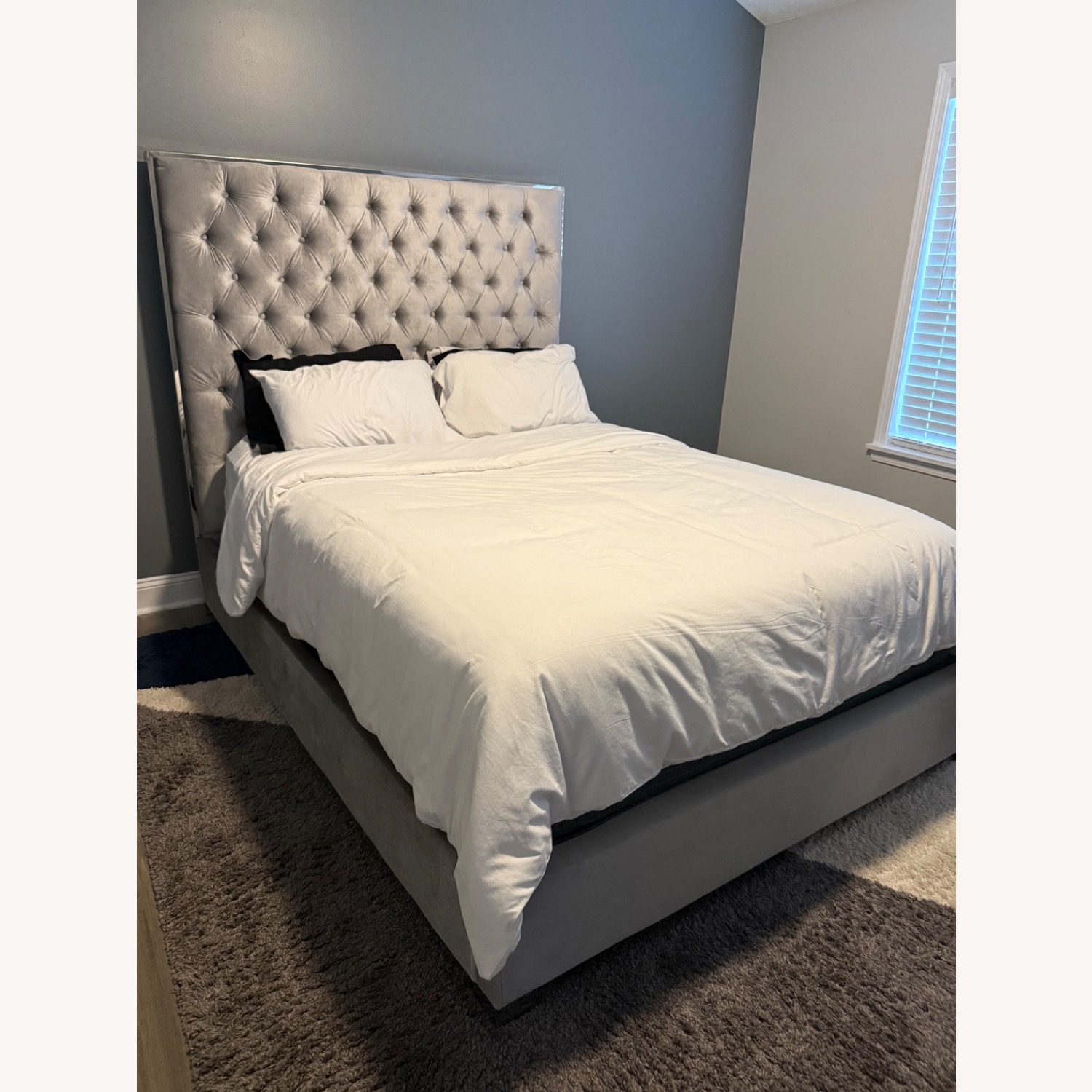 Tufted Upholstered Queen Bed - image-5