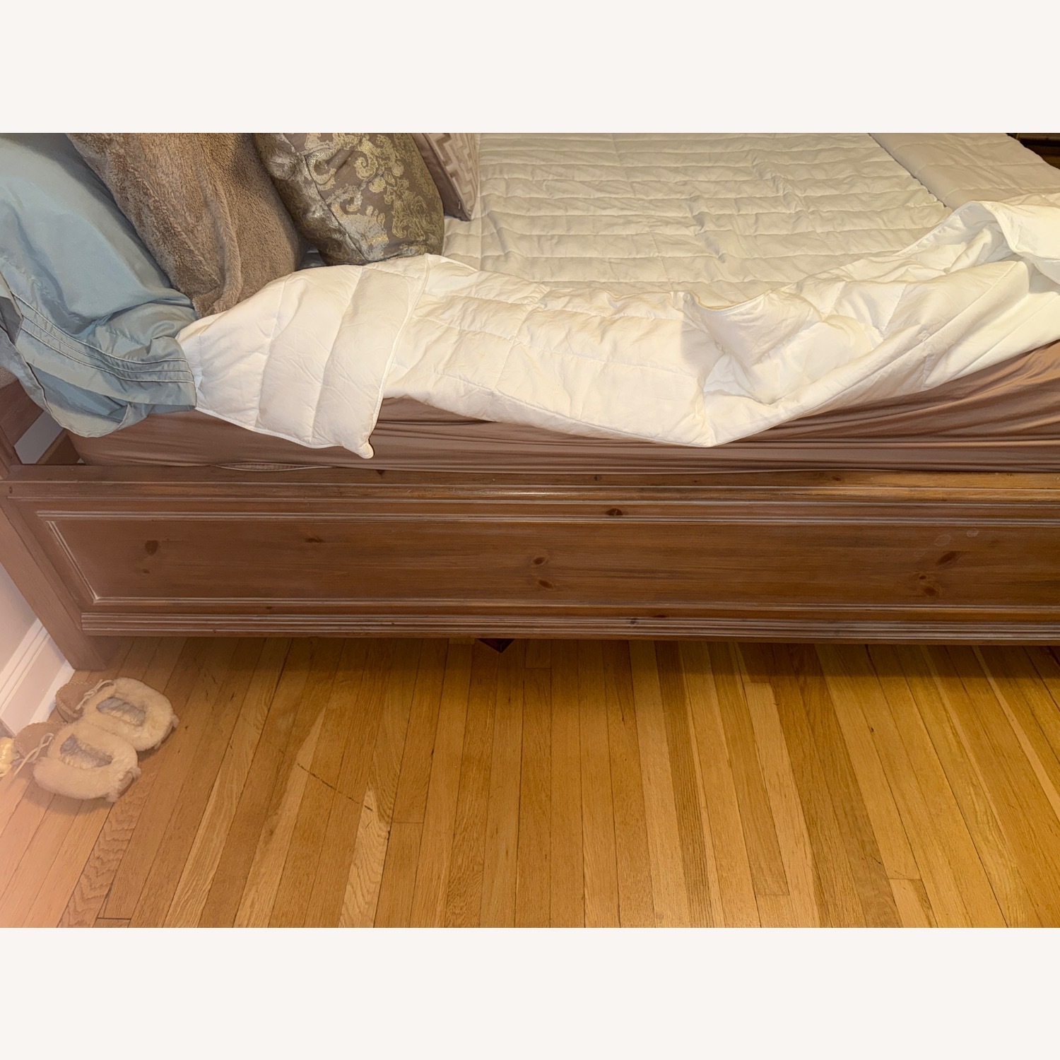 Traditional Antique Wood Linen Bed - image-4