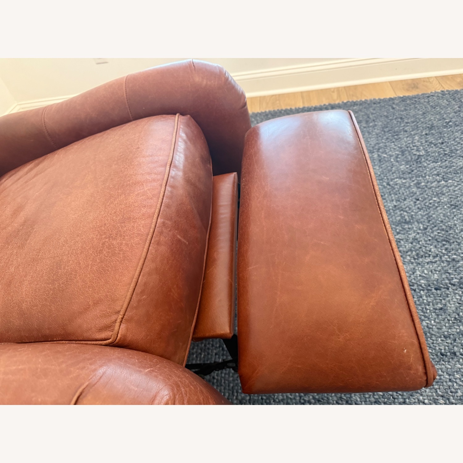 Thomasville Classic Pushback Leather Recliner - image-9