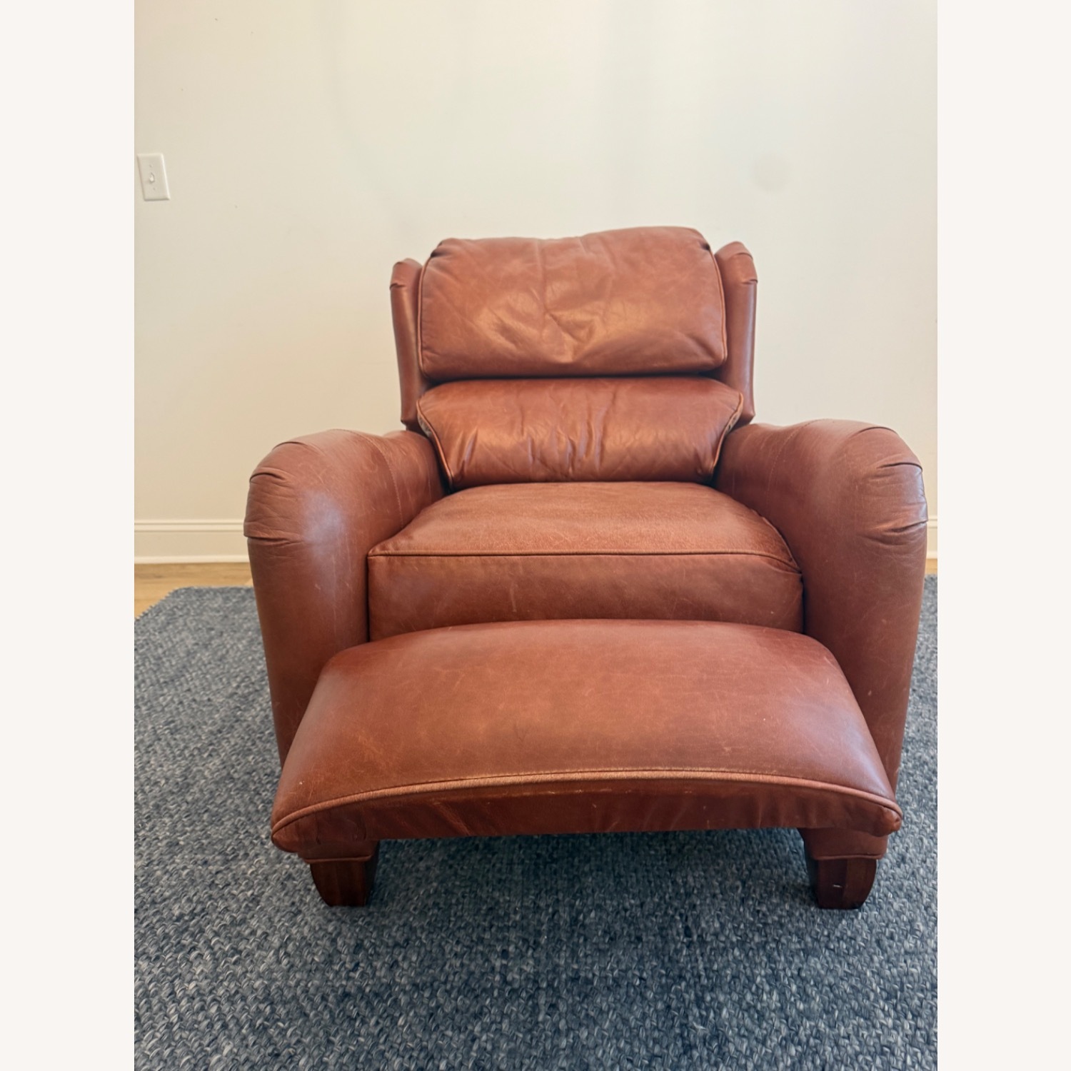 Thomasville Classic Pushback Leather Recliner - image-7