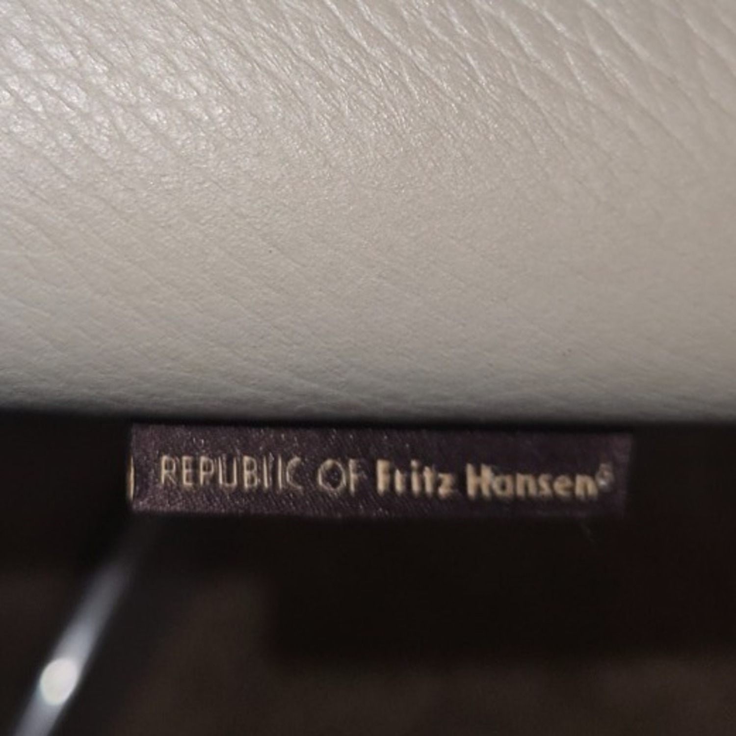 Fritz Hansen Arne Jacobsen Oxford Chair - image-7