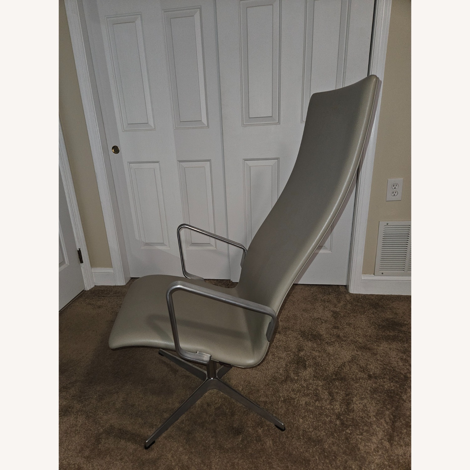 Fritz Hansen Arne Jacobsen Oxford Chair - image-6