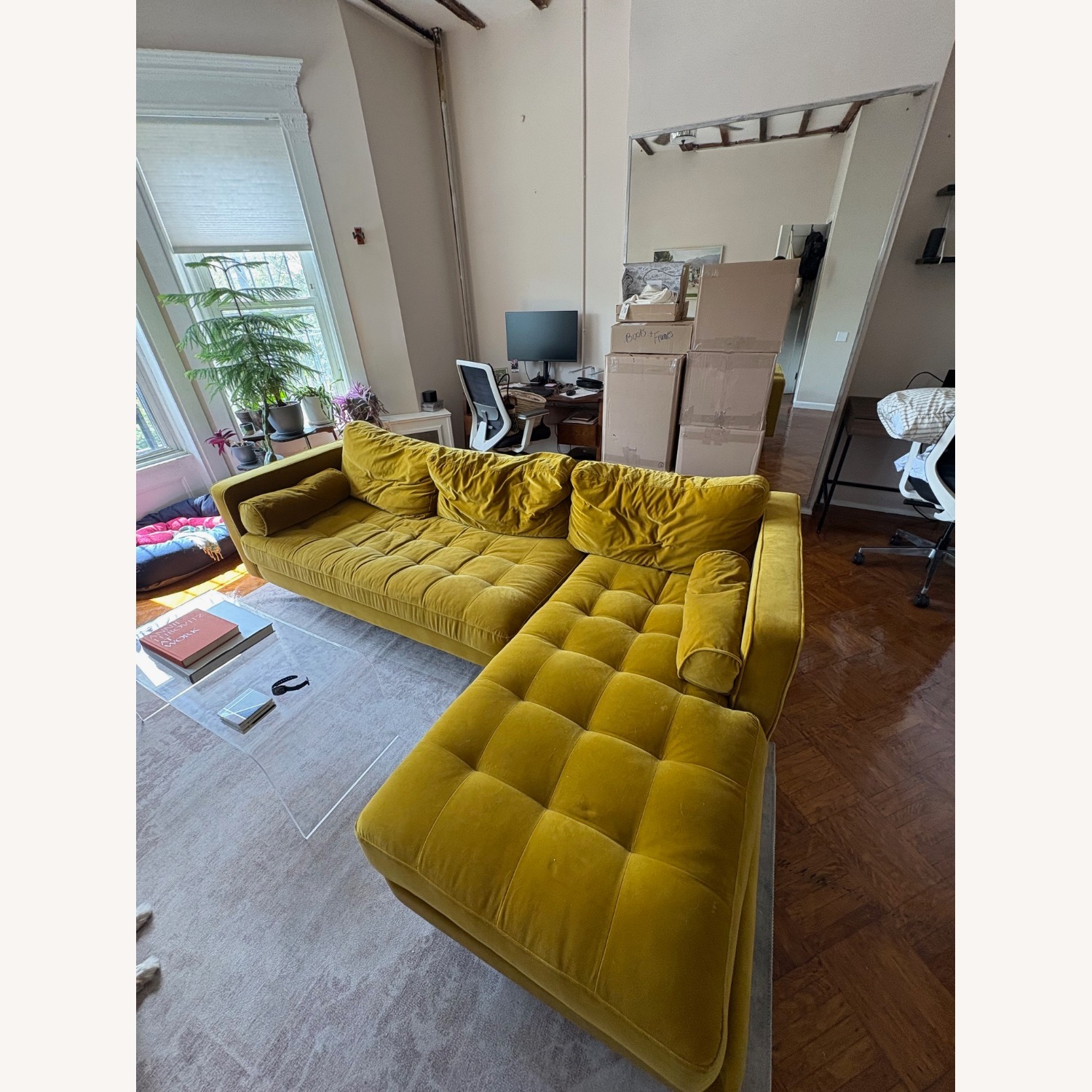 Article Sven Velvet Sectional - image-5